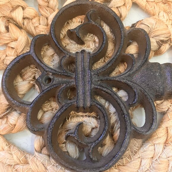 Cast Iron Rust Coloured Key shape Key holder - Picture 3 of 9